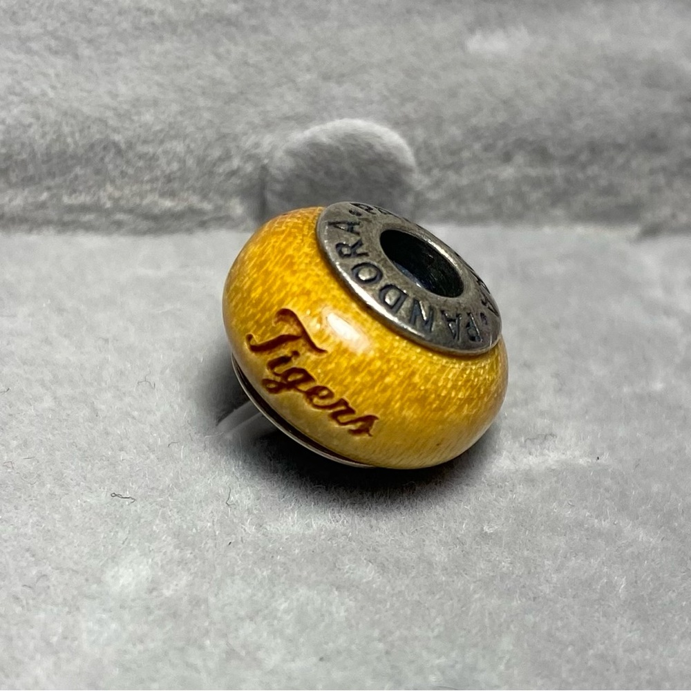 RETIRED DETROIT TIGERS ENGRAVED WOOD CHARM - GUC